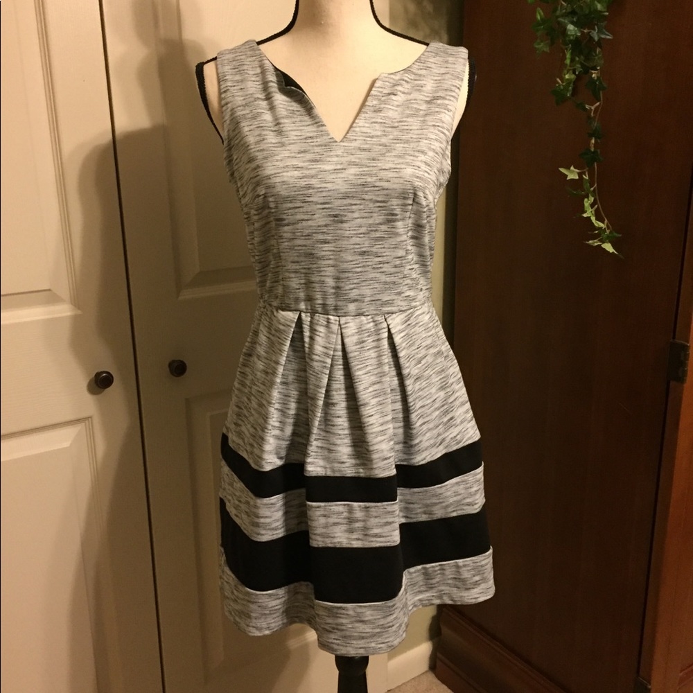 IZ Byer sleeveless dress size 7